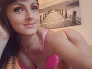 SquirtClaire - Ich mag schneller Autos, Cinema, Skifahren und natürlich auch sex.