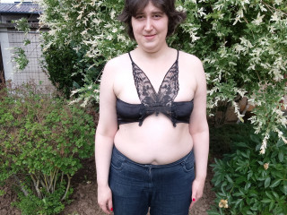 Lucy - Musik hören, shoppen, telefonieren