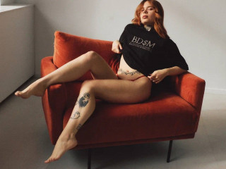 KayaMiller - Ich mag Musik. Ich lese. Ich wandere. Ich schwimme gern.