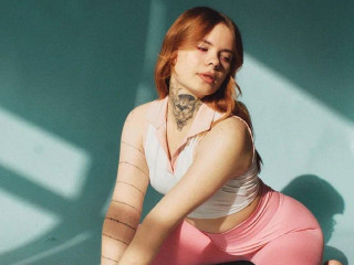 KayaMiller - Ich mag Musik. Ich lese. Ich wandere. Ich schwimme gern.