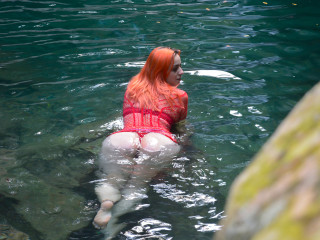 Mia Moore - Ich spiele gerne Fu&szlig;ball, sammle Brunnen, spiele Brettspiele wie UNO